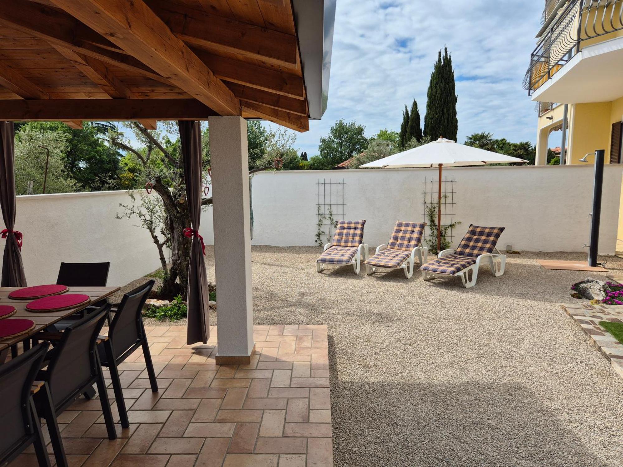 Apartment Vinja Porec - Privat Garden - Whirlpool Exterior photo