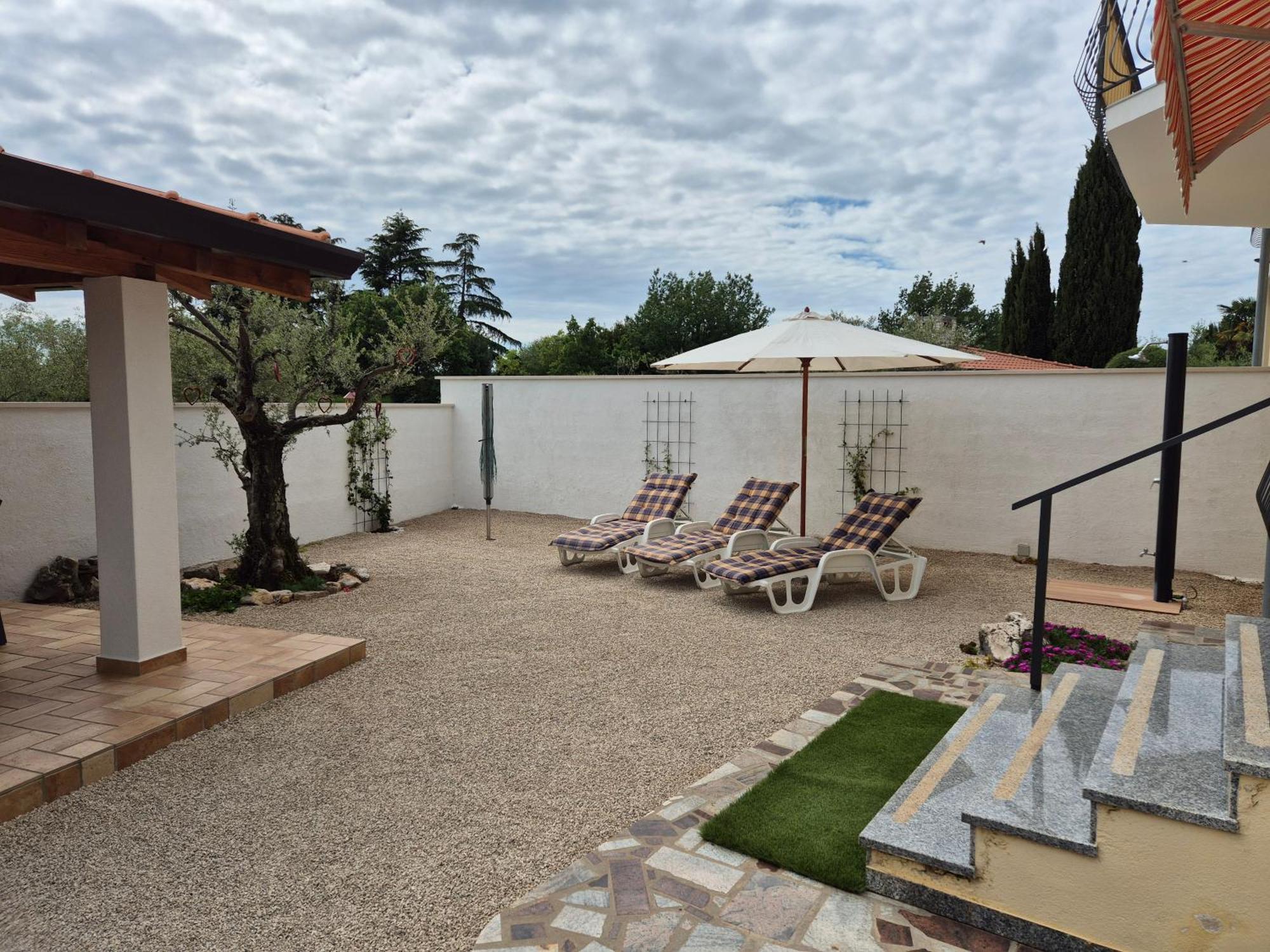 Apartment Vinja Porec - Privat Garden - Whirlpool Exterior photo