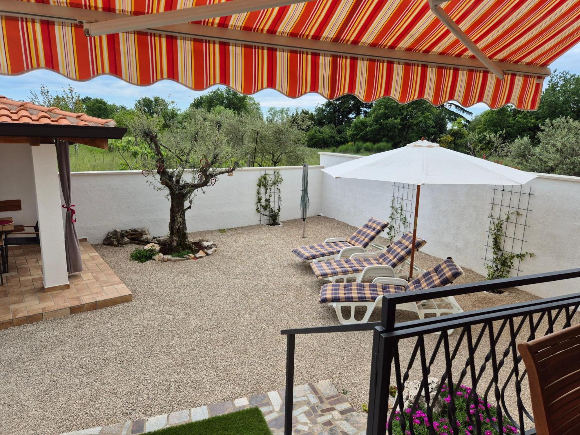 Apartment Vinja Porec - Privat Garden - Whirlpool Exterior photo