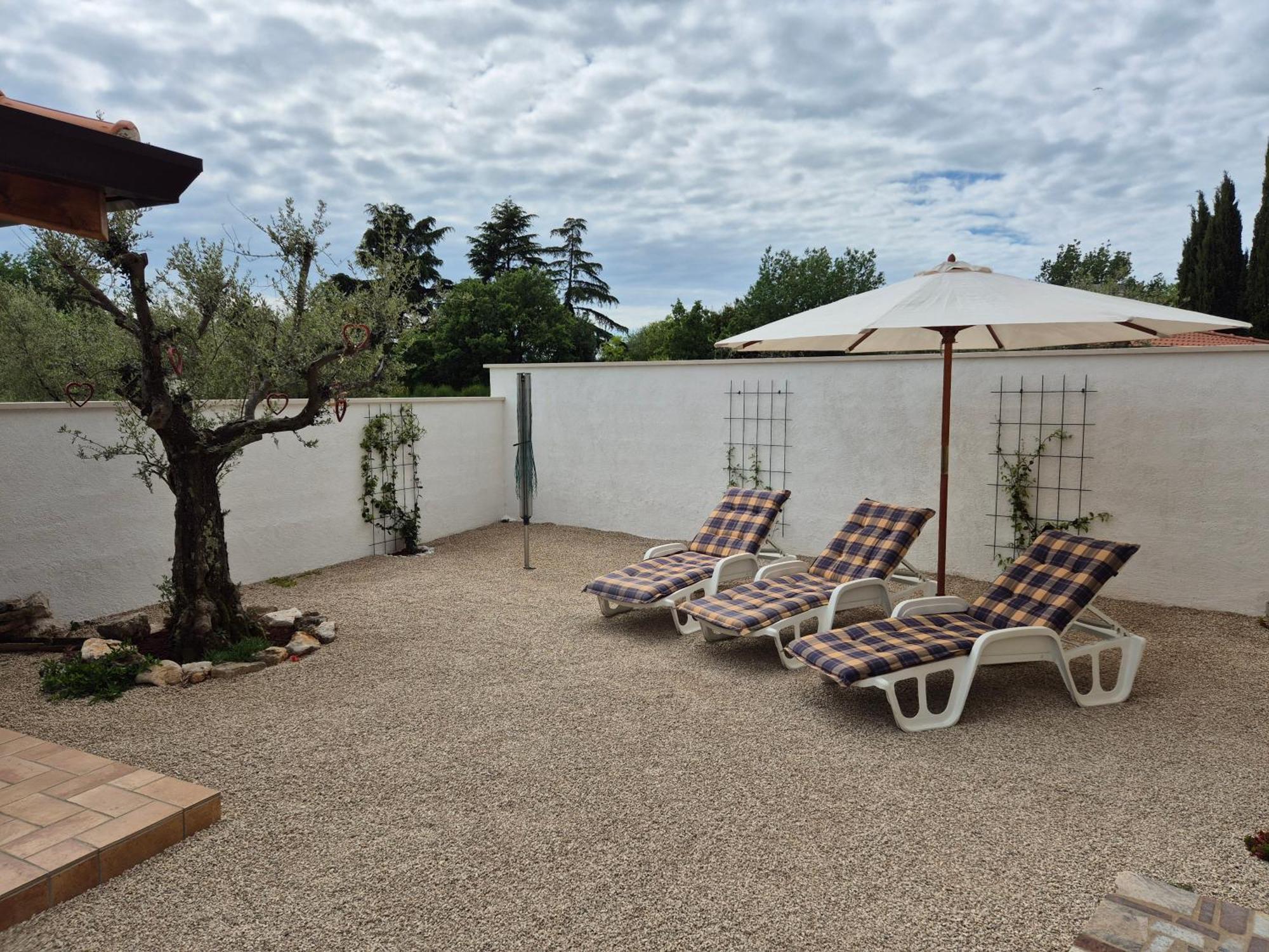 Apartment Vinja Porec - Privat Garden - Whirlpool Exterior photo