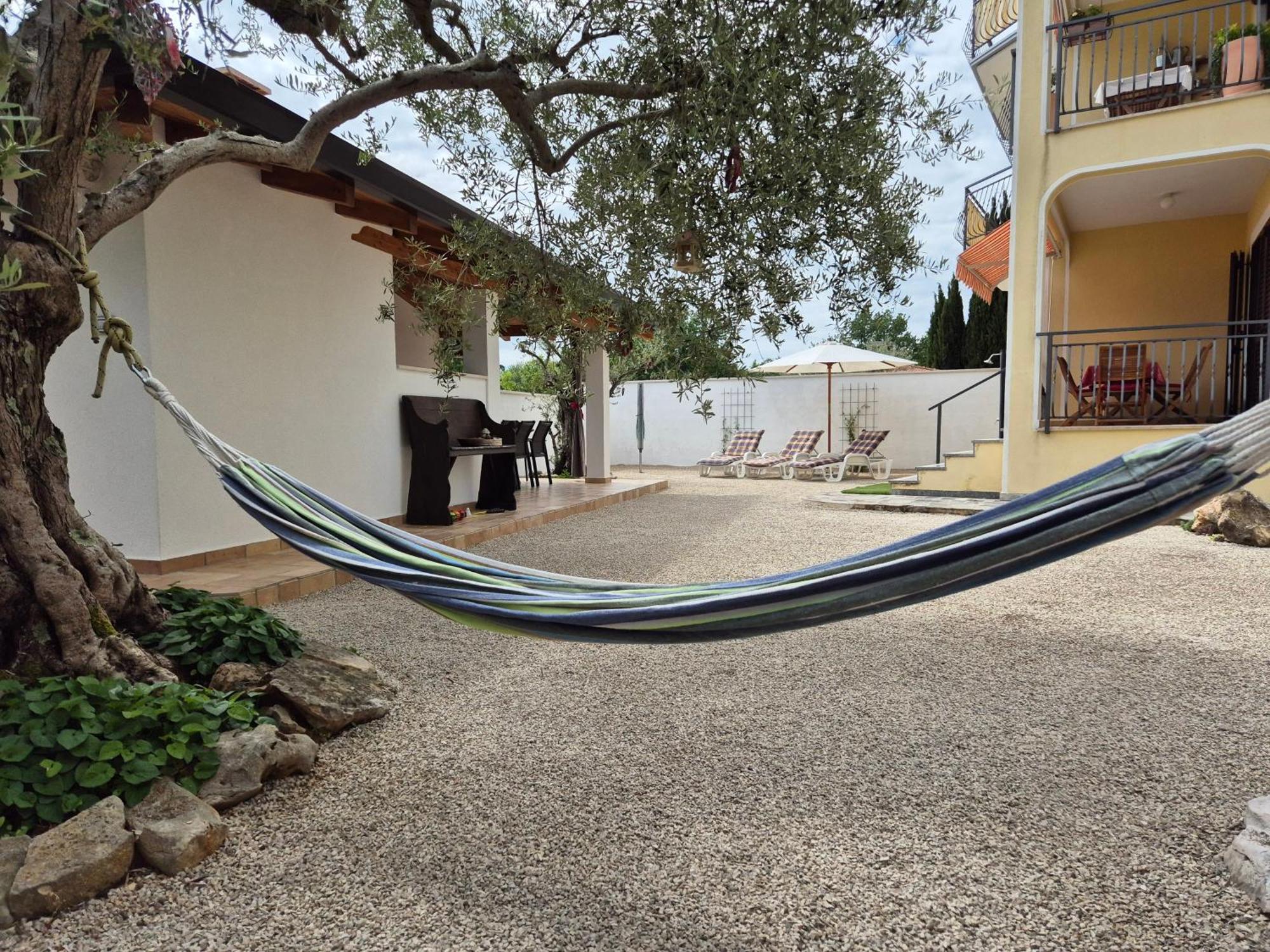 Apartment Vinja Porec - Privat Garden - Whirlpool Exterior photo